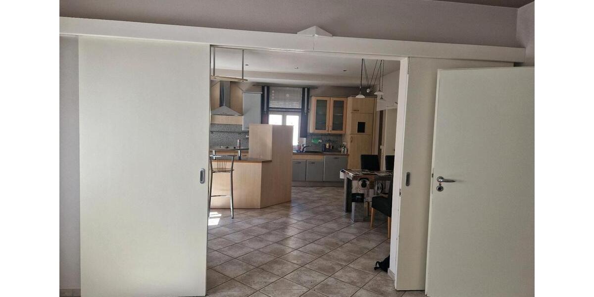 Etagenwohnung Deggendorf - 5 Zimmer, 150 m&sup2;, 1.600&euro; | Angebot:26384491