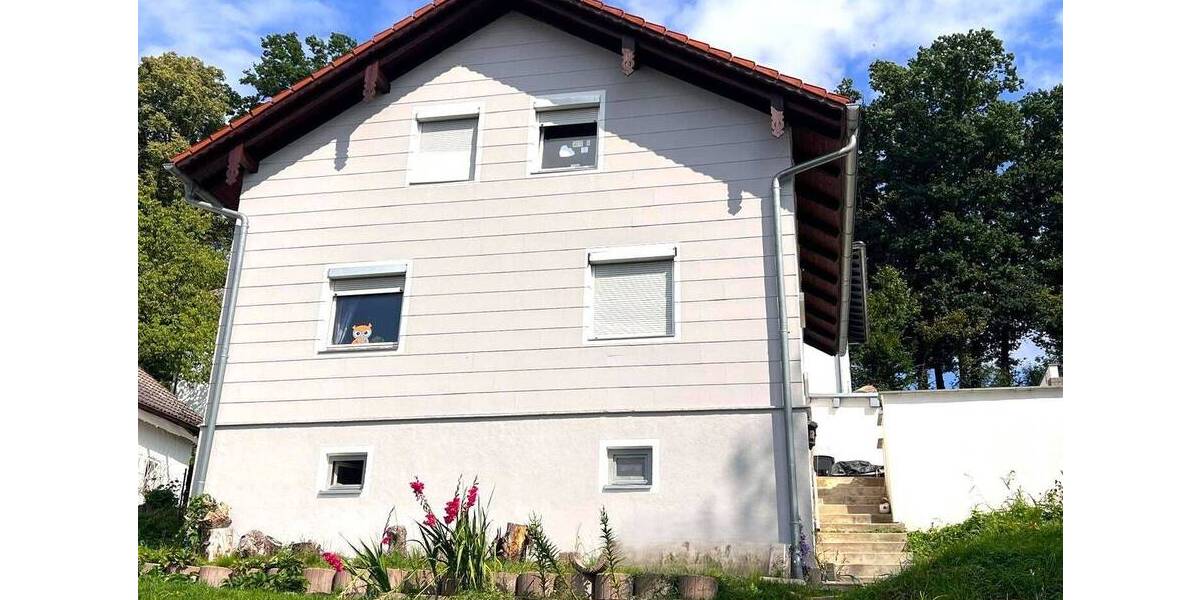 Attraktives Einfamilienhaus in Eggenfelden - Modernisiert, gepflegt & in ruhiger Hanglage 6 zimmer