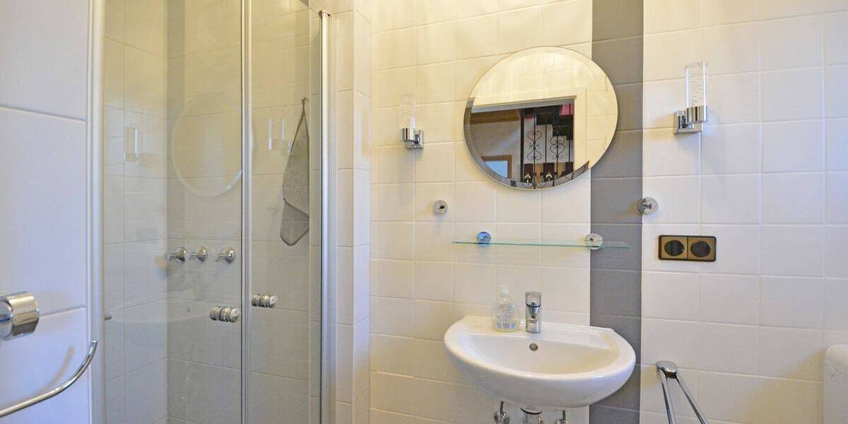 Mehrfamilienhaus, Wohnhaus Hofgeismar / Hombressen Hombressen - 9 Zimmer, 245 m&sup2;, 300.000&euro; | Angebot:26851776