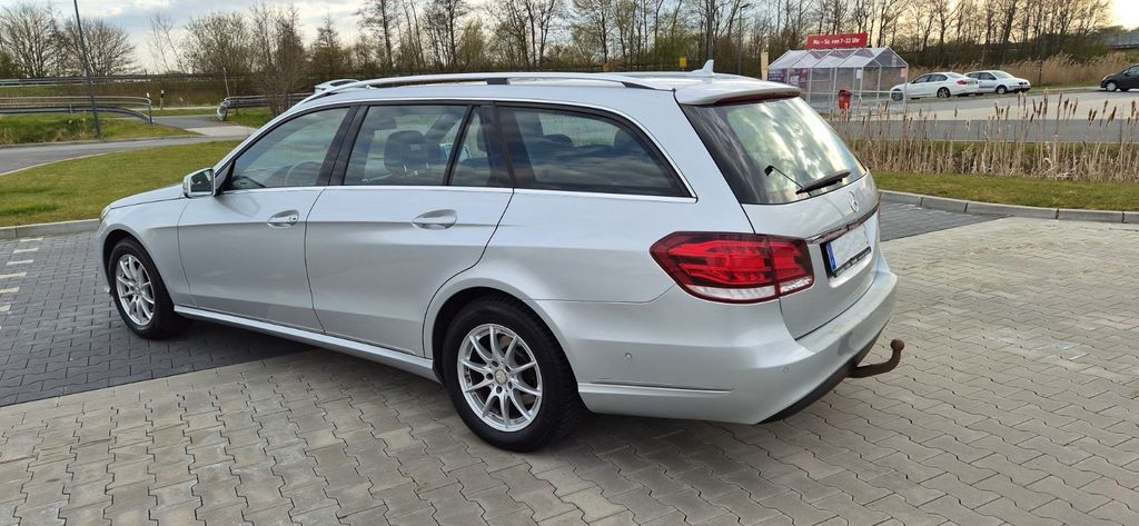 Mercedes-Benz 220 115.000 km 14.900 &euro; Krummhörn 26736