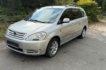 Toyota Avensis Verso 253.373 km 2.600 &euro; HAMBURG 22113
