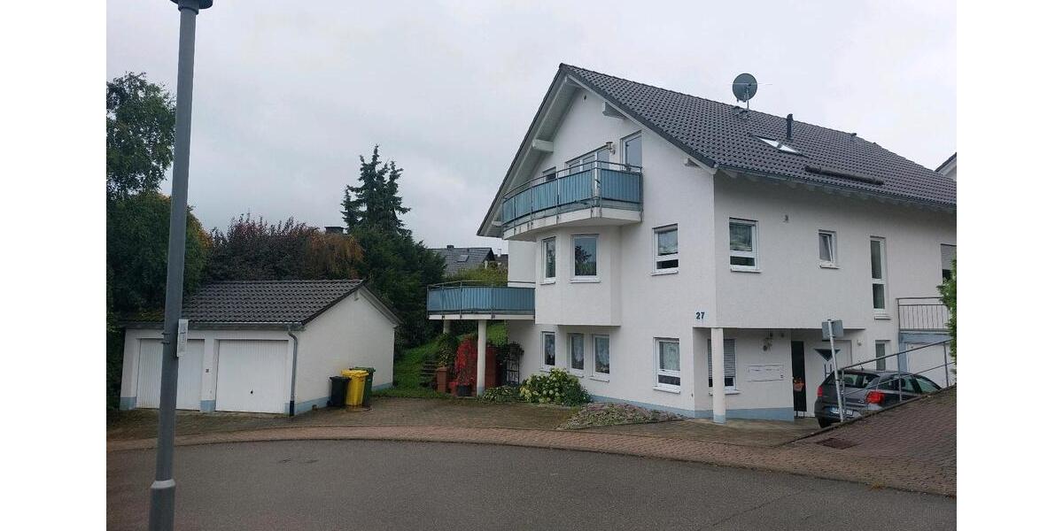 Dachgeschoßwohnung Niedereschach - 4 Zimmer, 90 m&sup2;, 230.000&euro; | Angebot:23230903