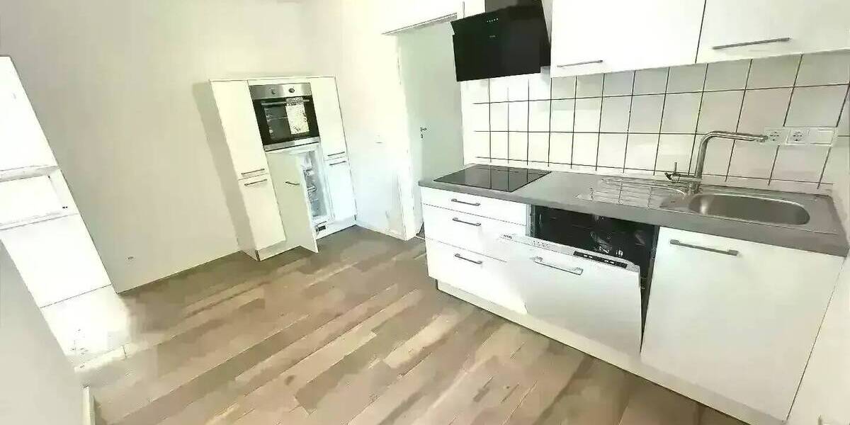 2,5-Zimmer-Wohnung im Erdgeschoss Einbauküche Dusche kein Balkon Kellerraum und Abstellraum Gartenanteil 2 zimmer