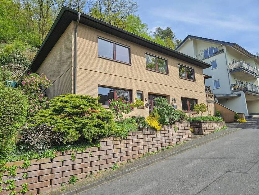 Freistehendes EFH im Bungalowstil in ruhiger Lage von NeustadtWied. 25 Min. Kreuz BNSU, 4 Min. A3