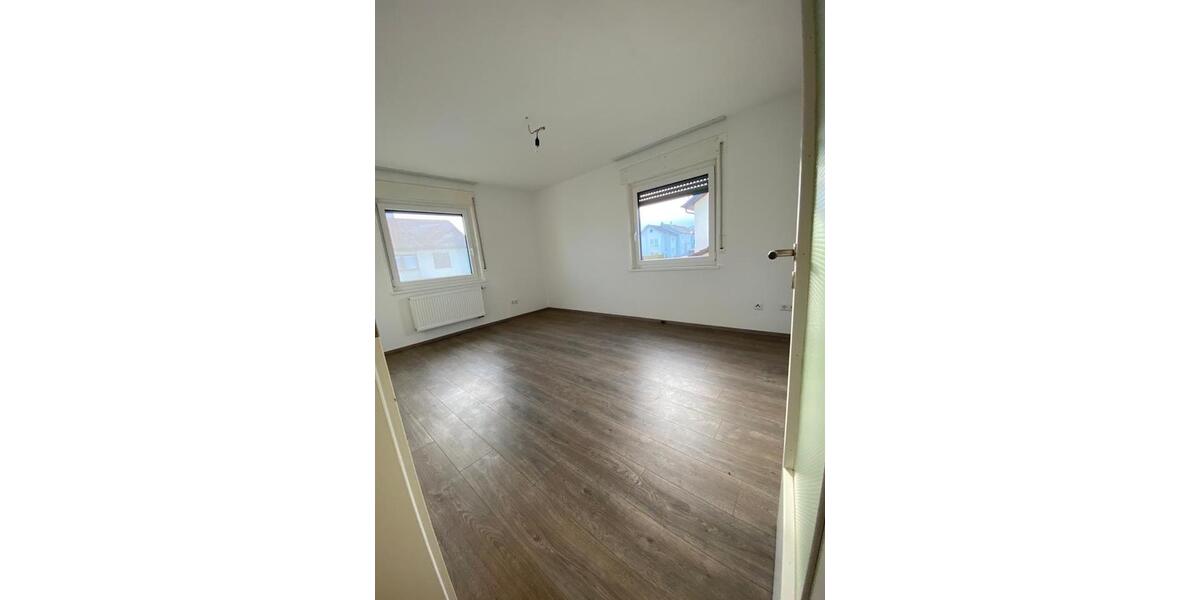 Frisch renovierte 4 Familien Haus 13 zimmer