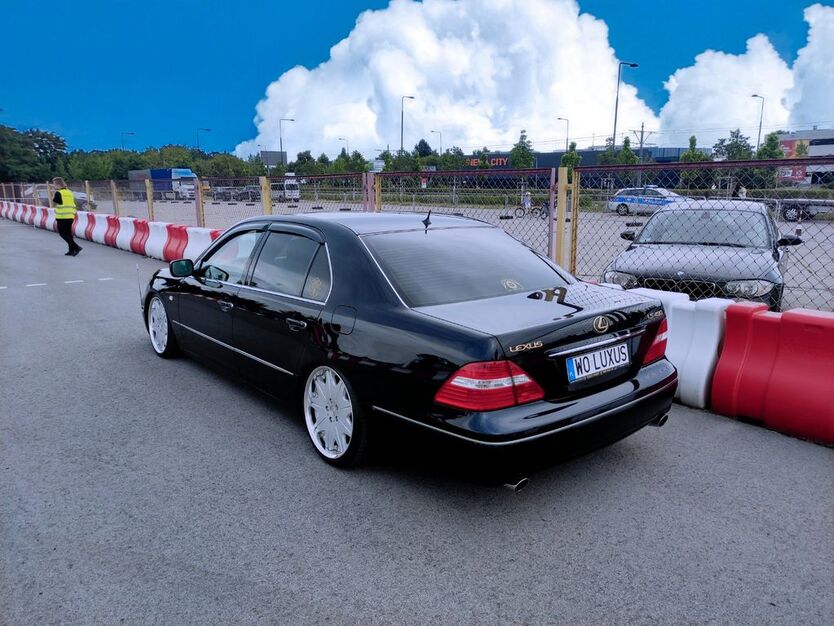 Lexus LS 430 296.000 km 15.000 € Warsaw