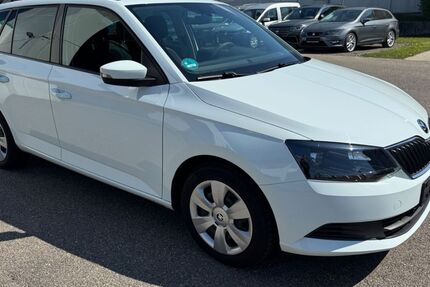 Skoda Fabia 68.000 km 8.999 &euro; Jettingen-scheppach 89343