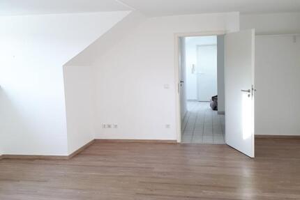***Helle, gemütliche 2-Zi-DG-Wohnung mit EBK in KO-Altstadt***