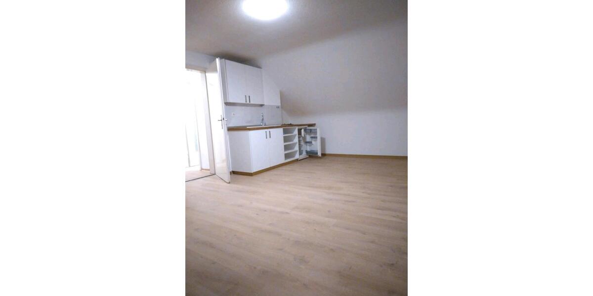 Dachgeschoßwohnung Backnang - 2 Zimmer, 32 m&sup2;, 570&euro; | Angebot:26288215