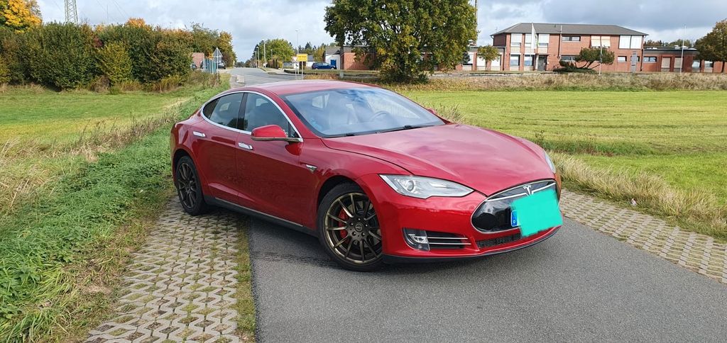 Tesla Model S 180.000 km 17.900 &euro; Celle 29221