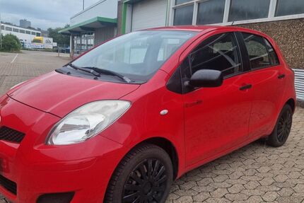 Toyota Yaris 146.000 km 3.099 &euro; aachen 52068