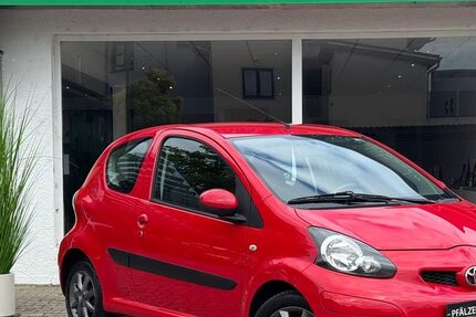 Toyota Aygo (X) 96.000 km 6.499 &euro; Waldsee 67165