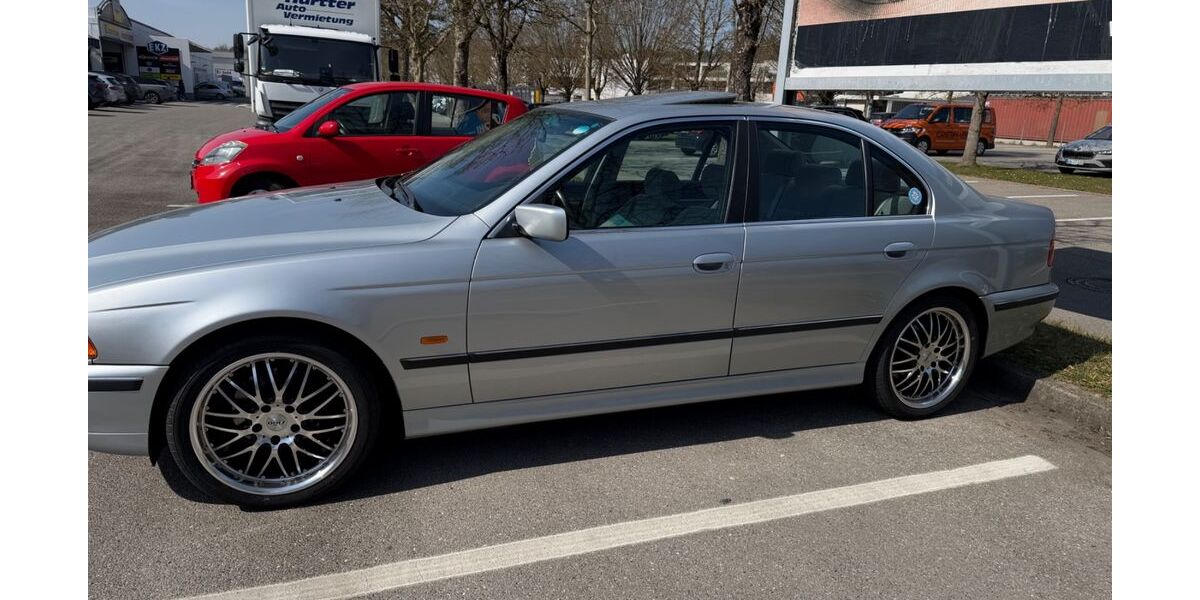 BMW 523 96.300 km 10.800 &euro; Stockach 78333