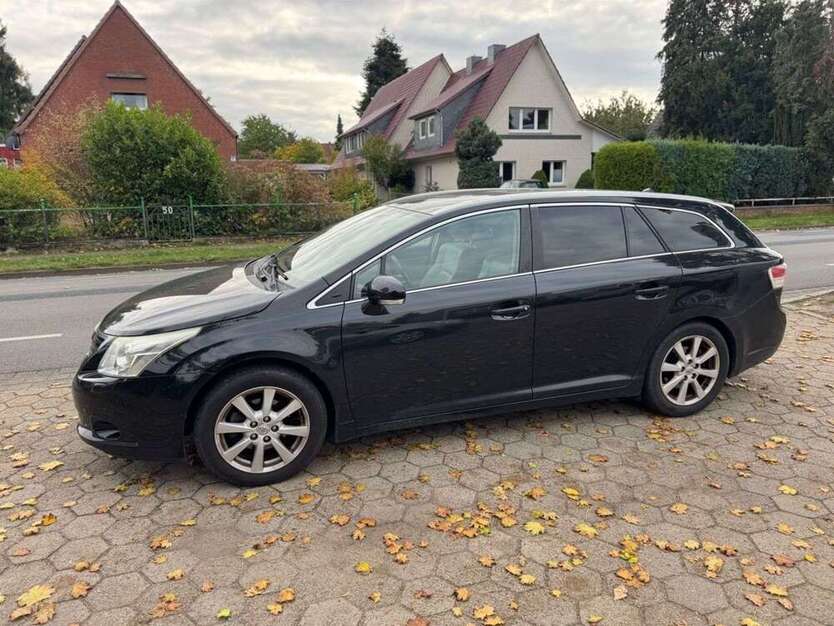 Toyota Avensis 212.000 km 4.500 € Stelle 21435