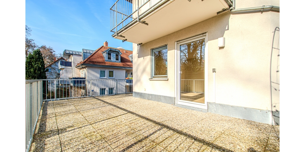 NEU SANIERT – KOMPLETT NEUES BAD MIT WANNE & FENSTER – NEUER BODENBELAG – GROSSE SONNENTERRASSE - Maisonettenwohnung Moritzburg Radebeul | Angebot:25440590