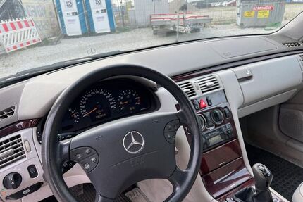 Mercedes E 200