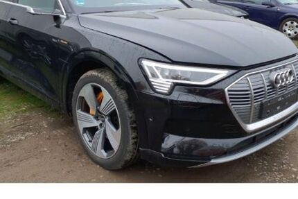 Audi e-tron 43.290 km 37.350 &euro; Manching 85077