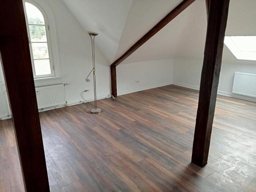 zentrumsnahe 3,5 Zimmer Wohnung mit Einbauküche, Blick über Friedrichroda, Stellplatz, Gartenanteil und Keller