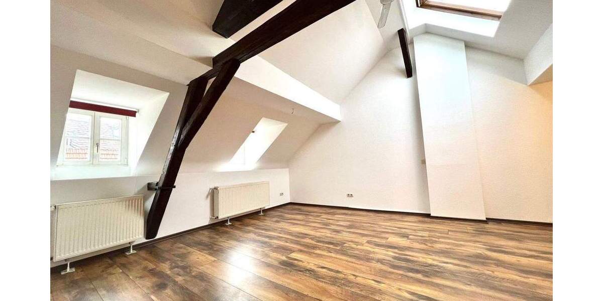 Großzügige Dachgeschosswohnung in Hochheims Altstadt 4 zimmer