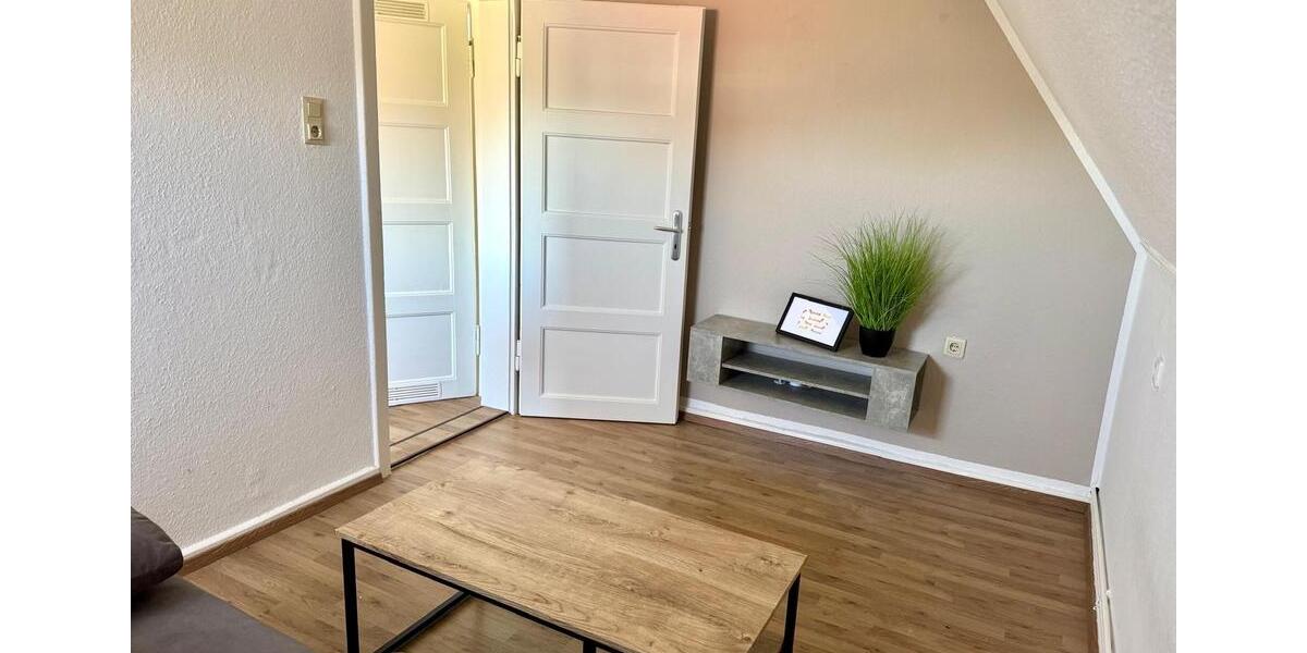 Dachgeschoßwohnung Wilhelmshaven Fedderwardergroden - 2 Zimmer, 32 m&sup2;, 400&euro; | Angebot:25843354