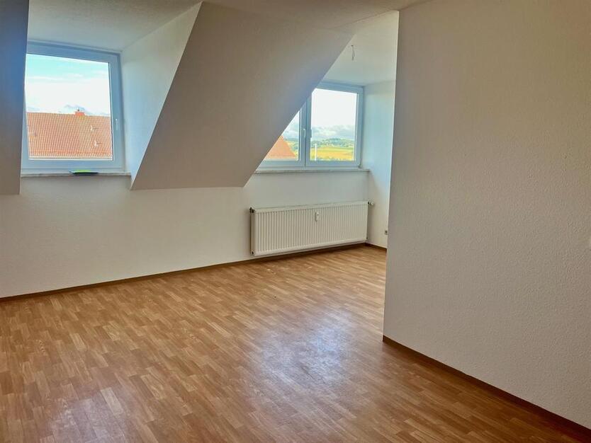frei ab 01.01.2026 - Helle 1-Raum-Dachgeschosswohnung – ideal für junge Leute zimmer