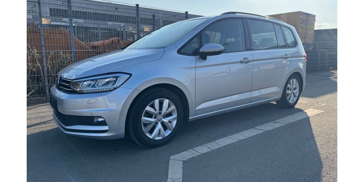VW Touran 241.000 km 11.899 &euro; Berlin 10369