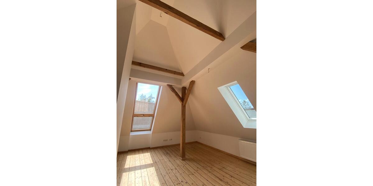 Dachgeschoßwohnung Rostock Hansaviertel - 2.5 Zimmer, 92 m&sup2;, 1.280&euro; | Angebot:26239871