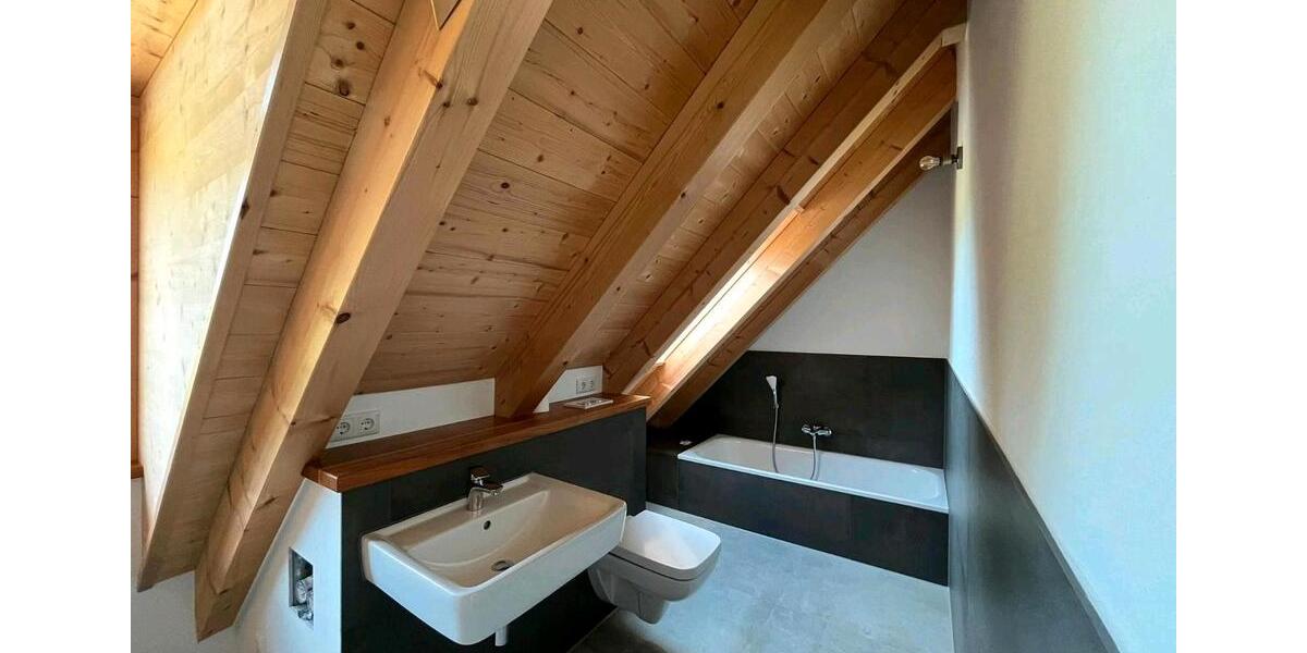 Dachgeschoßwohnung Finning - 3 Zimmer, 67 m&sup2;, 1.220&euro; | Angebot:26422205