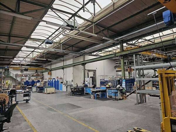 Gewerbeimmoblie mit Hallen- und Büroflächen zimmer