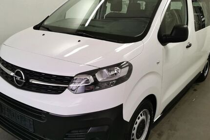 Opel Vivaro 93.059 km 22.015 € Regensburg 93057