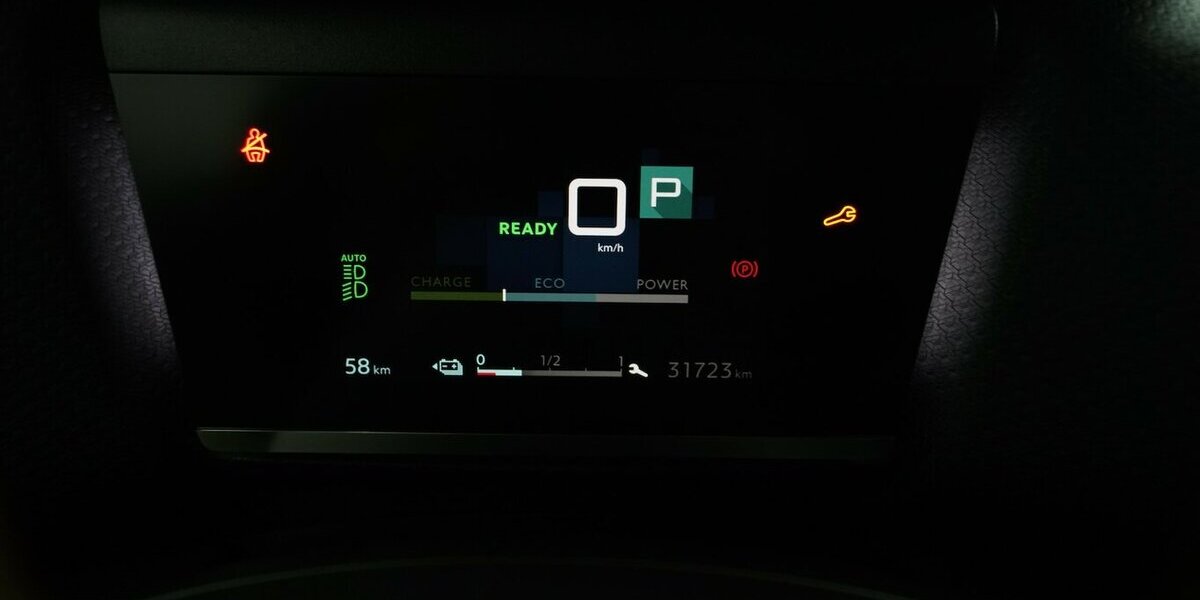 Citroen e-C4 e- 136 Shine 50 KWh LED CARPLAY 43.800 km 17.320 &euro; Lich 35423