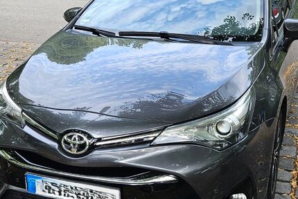 Toyota Avensis 62.000 km 19.900 &euro; München 81735