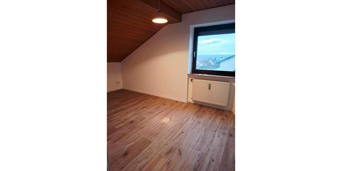 Dachgeschoßwohnung Vilseck - 4 Zimmer, 90 m&sup2;, 900&euro; | Angebot:25217513