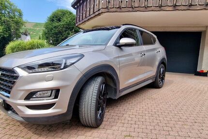 Hyundai TUCSON 117.500 km 15.990 &euro; Mundelsheim 74395