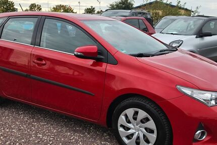 Toyota Auris 111.000 km 8.200 &euro; Mittenwalde 15749