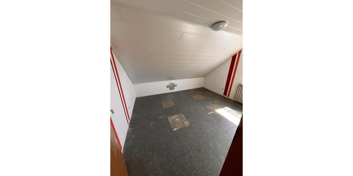 Dachgeschoßwohnung Edemissen - 4 Zimmer, 120 m&sup2;, 890&euro; | Angebot:26401437