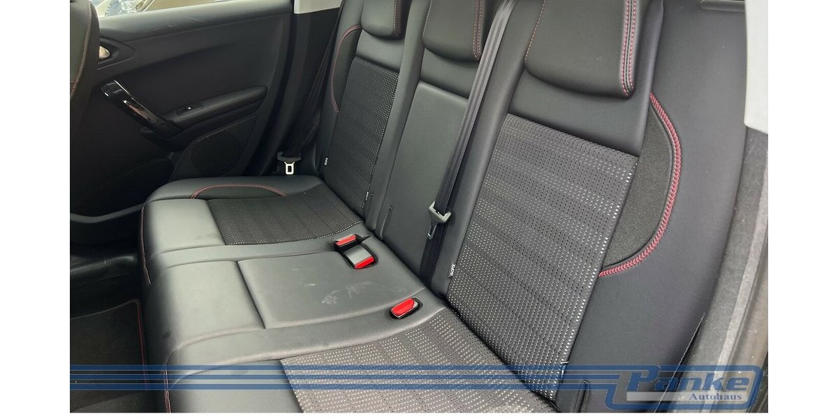 Peugeot 2008 1.2 PT 130 Allure*Pano*Navi*Leder*1-Hand* 79.035 km 12.490 &euro; Berlin 13187