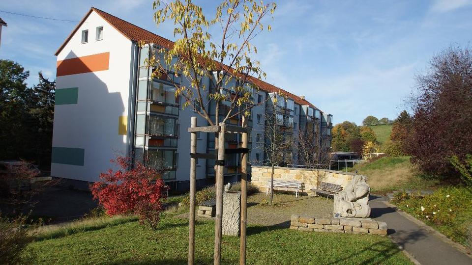 3-RWE an der Talsperre, ZH, Balkon mit Schieberverglasung im 3. OG zimmer