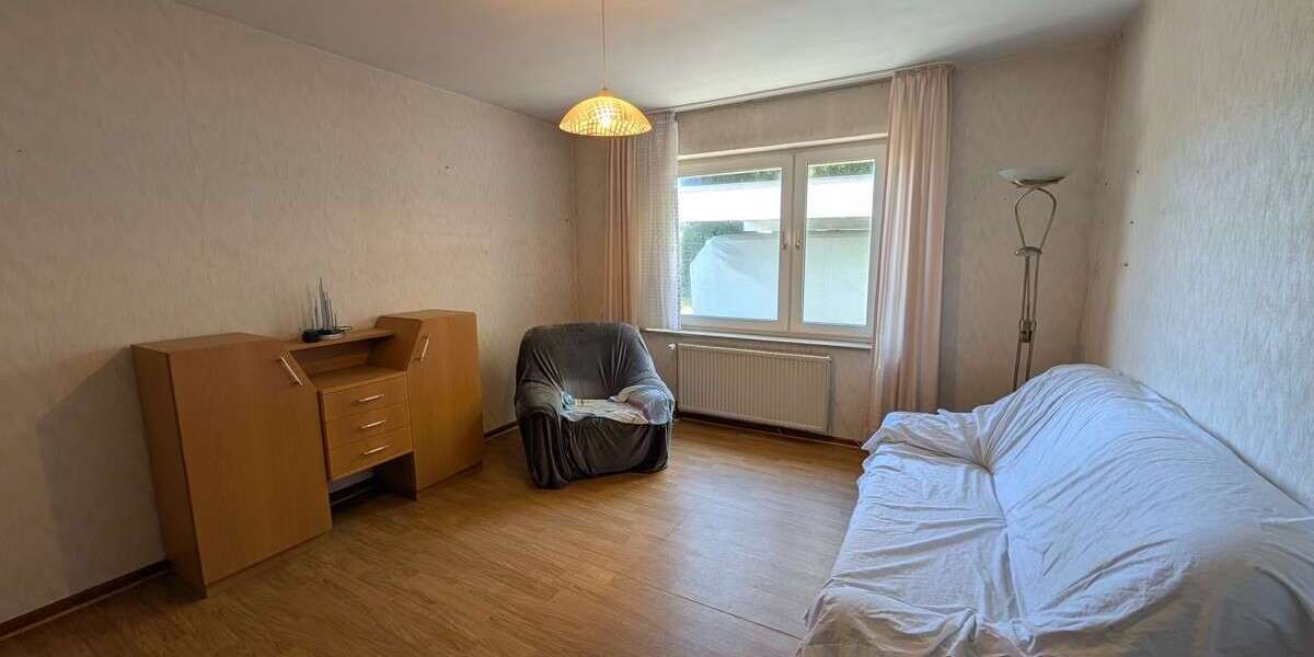Großes Grundstück in Hüllhorst: Einfamilienhaus mit Potenzial zur Neugestaltung - Einfamilienhaus Hüllhorst | Angebot:27254362