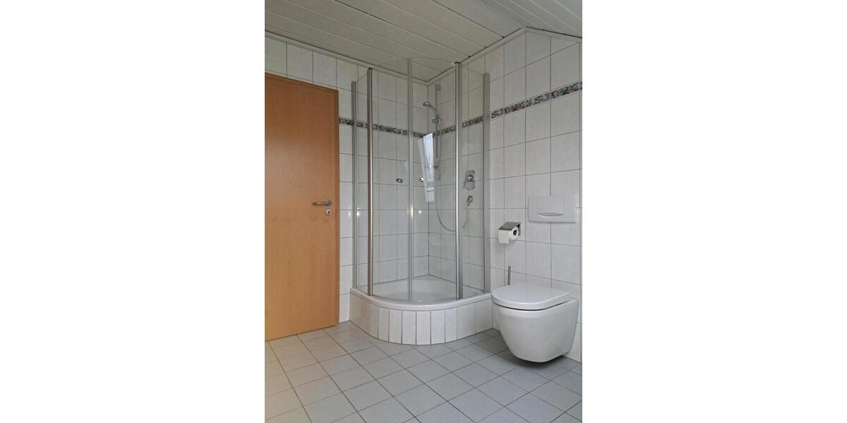 Dachgeschosswohnung im Ortskern von Neuhof 2 zimmer