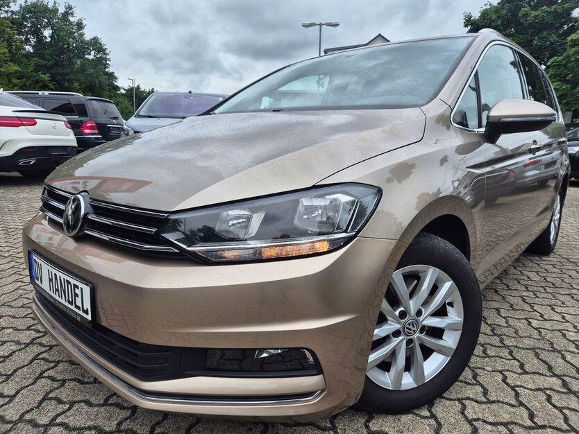 VW Touran 146.000 km 17.999 € Forst 76694