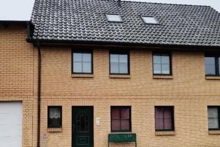 Haus Brüel - 5 Zimmer, 170 m&sup2;, 1.299&euro; | Angebot:25919804