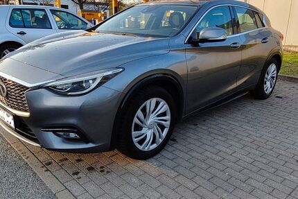 INFINITI Q30 132.950 km 8.698 &euro; Berlin 14050