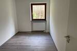 Sanierte schöne kleinere 3-Zimmer- im EG mit Balkon - St. Johannis