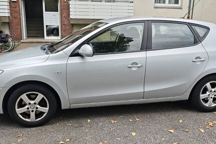 Hyundai i30 82.000 km 4.300 € Essen 45327