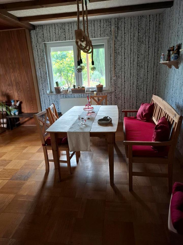 Großes Wohnhaus mit Garten