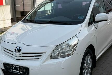 Toyota Verso 155.000 km 7.440 &euro; Düsseldorf 40468