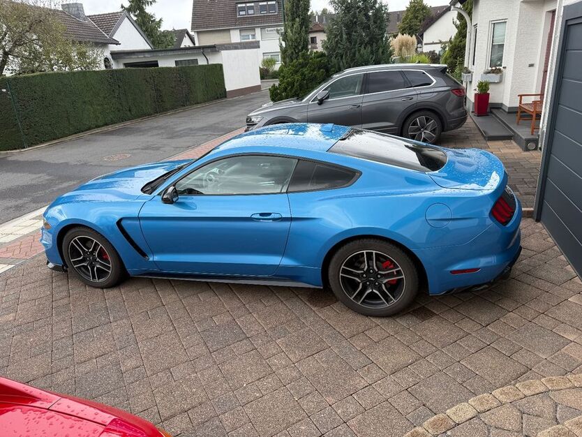 Ford Mustang 68.000 km 29.000 € Niederkassel 53859