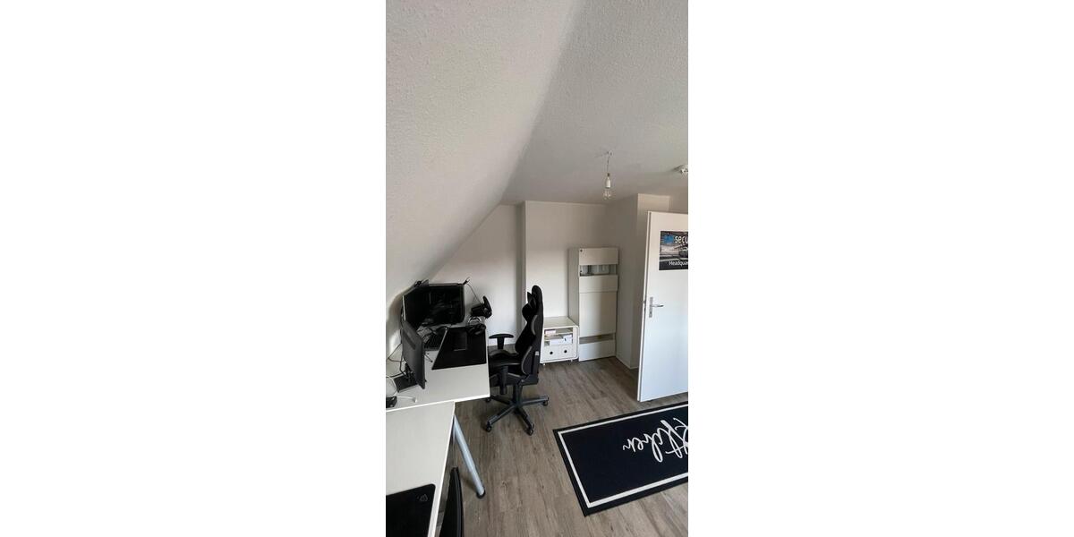 Dachgeschoßwohnung Kiel Friedrichsort - 3.5 Zimmer, 72 m&sup2;, 923&euro; | Angebot:25418368