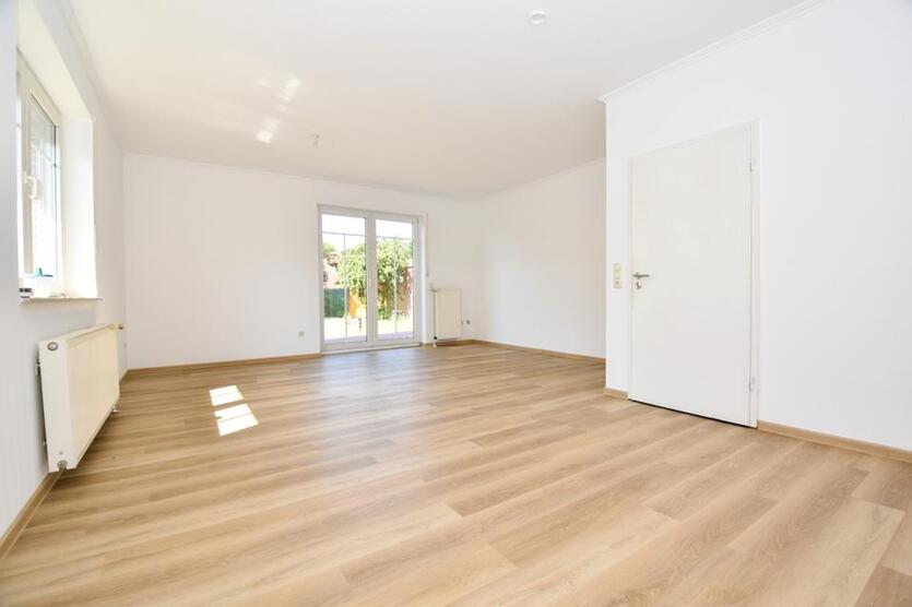Doppelhaushälfte mit Garage und Gartenhaus in ruhiger Lage in der Stadt Friesoythe zimmer